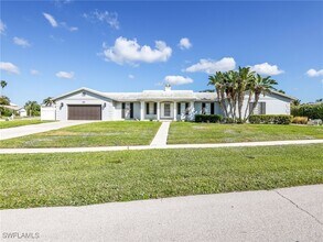945 Sundrop Ct in Marco Island, FL - Building Photo - Building Photo