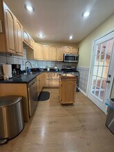 8 Windsor Dr in East Brunswick, NJ - Building Photo - Building Photo