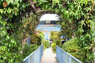 Seashell Apartments in Carpinteria, CA - Building Photo