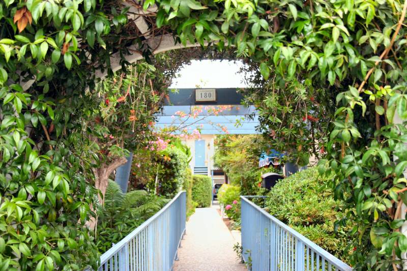 Seashell Apartments in Carpinteria, CA - Foto de edificio