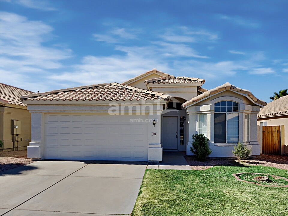 2256 E Monona Dr in Phoenix, AZ - Building Photo