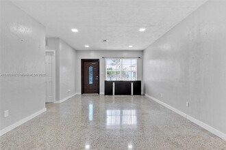 174 NE 211th St in North Miami, FL - Building Photo - Building Photo