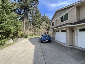 2972 Cliffs Rd in Duncan, BC - Building Photo