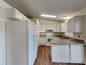 4177 S 1000 W in Riverdale, UT - Foto de edificio - Building Photo