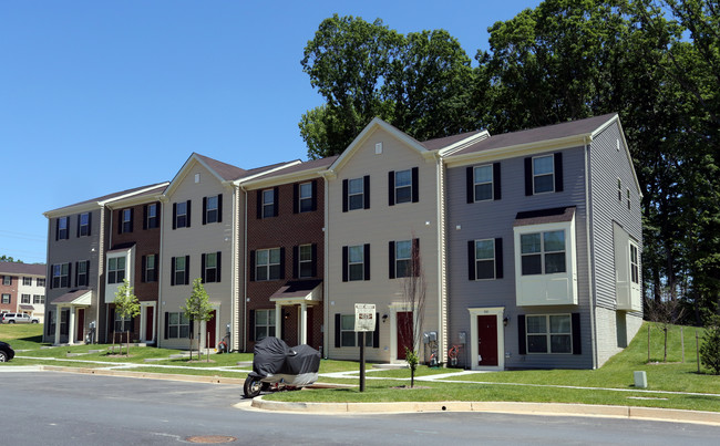 The Pointe at Manorgreen Townhomes in Middle River, MD - Building Photo - Building Photo