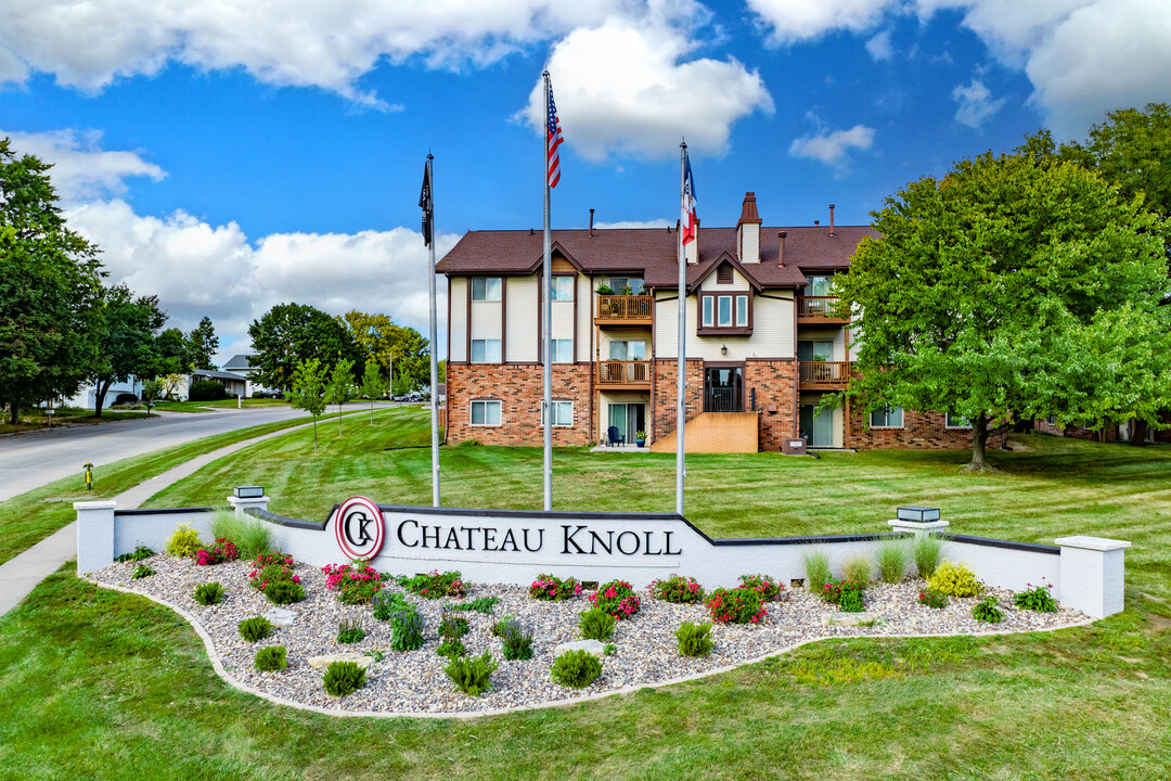 Chateau Knoll in Bettendorf, IA - Foto de edificio