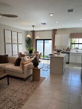 814 SW 11th Wy in Florida City, FL - Building Photo - Building Photo