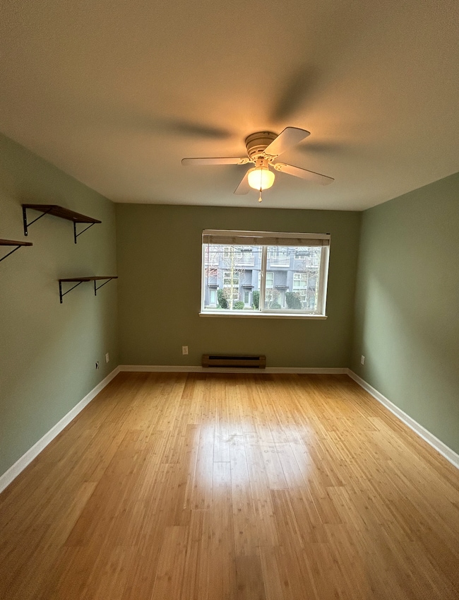 2250 NW 58th St, Unit 204 in Seattle, WA - Building Photo - Building Photo