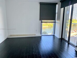 3701 N Country Club Dr in Aventura, FL - Building Photo - Building Photo
