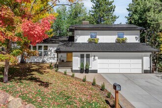 2203 Holyoke Dr in Boulder, CO - Building Photo - Building Photo