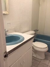 35 Berlin St, Unit 202 in Clinton, MA - Foto de edificio - Building Photo