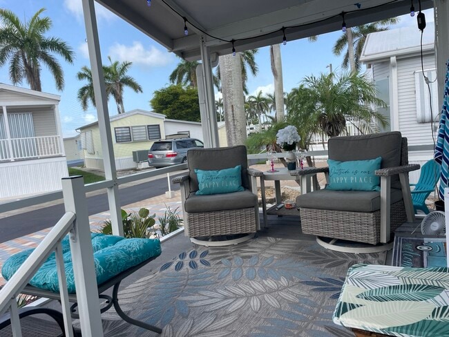16300 Pine Ridge Rd in Ft. Myers, FL - Building Photo - Building Photo