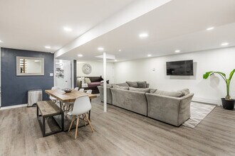 226 S Hoyne Ave, Unit SI ID1255620P in Chicago, IL - Foto de edificio - Building Photo