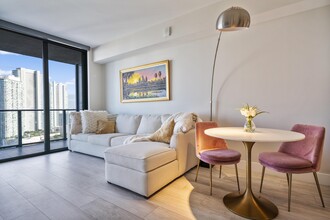 121 NE 34th St in Miami, FL - Building Photo - Building Photo