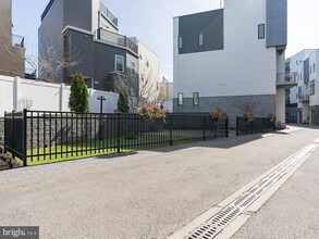 2546 Graduate Square in Philadelphia, PA - Building Photo - Building Photo