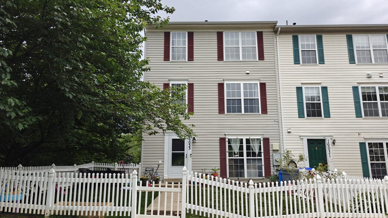 19033 Lark Song Terrace in Germantown, MD - Building Photo