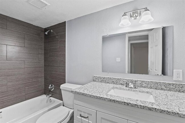 4832 Locke Ave in Fort Worth, TX - Building Photo - Building Photo