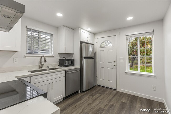 property at 4424 S Holly St