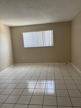 3710 NW 21st St, Unit 311 in Lauderdale Lakes, FL - Building Photo - Building Photo