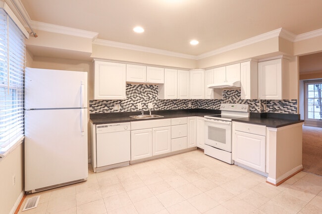 5069 9th St S in Arlington, VA - Foto de edificio - Building Photo