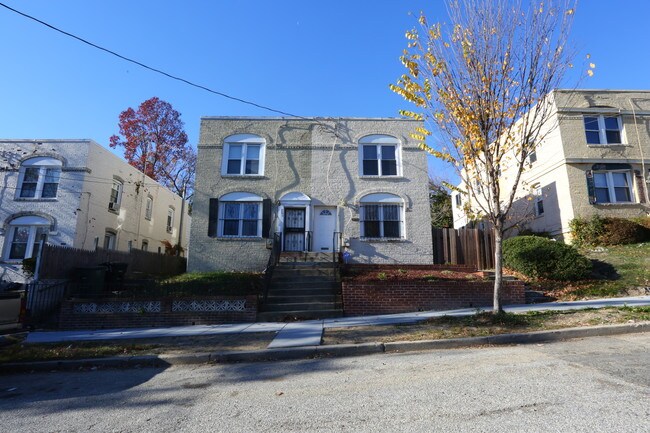 2805-2807 Buena Vista Ter SE in Washington, DC - Building Photo - Building Photo