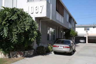 1037 S Holt Ave in Los Angeles, CA - Building Photo - Building Photo