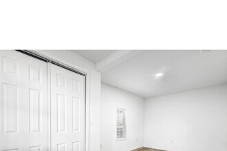 3537 S Laredo St in San Antonio, TX - Foto de edificio - Building Photo