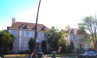 900 S Kenmore Ave in Los Angeles, CA - Foto de edificio - Building Photo
