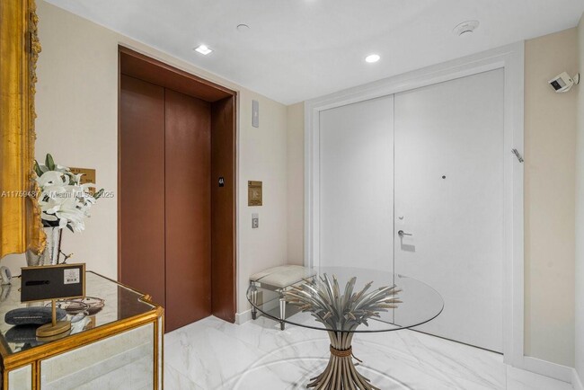 210 SE Mizner Blvd in Boca Raton, FL - Building Photo - Building Photo