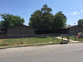 822 N Bengston Ave in Fresno, CA - Foto de edificio - Building Photo