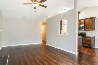 5515 Scenic Brook Ln in Raleigh, NC - Foto de edificio - Building Photo