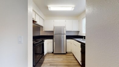 631 Blackshaw Ln in San Diego, CA - Building Photo - Building Photo
