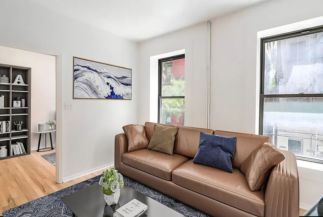 126 Elizabeth St in New York, NY - Building Photo
