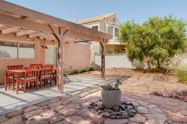 8412 Surfs Up Dr in Las Vegas, NV - Building Photo - Building Photo