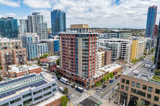 Diamond Terrace in San Diego, CA - Building Photo - Building Photo