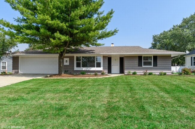 property at 92 Circle Dr W