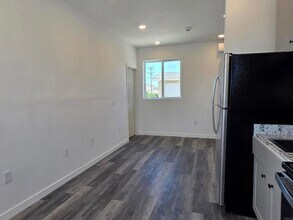 1819 Oakshire Ct in San Diego, CA - Foto de edificio - Building Photo