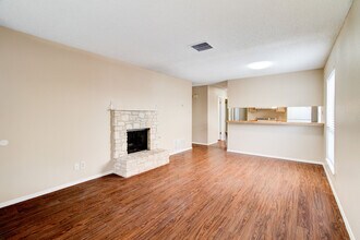 7912 Echo Wind St, Unit 7914 Echo Wind in San Antonio, TX - Building Photo - Building Photo
