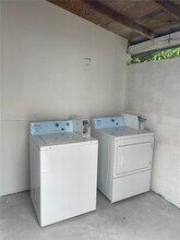 910 SW 8th Ave-Unit -A in Miami, FL - Building Photo - Building Photo
