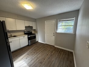 17 Hampstead Ave in Savannah, GA - Building Photo - Building Photo