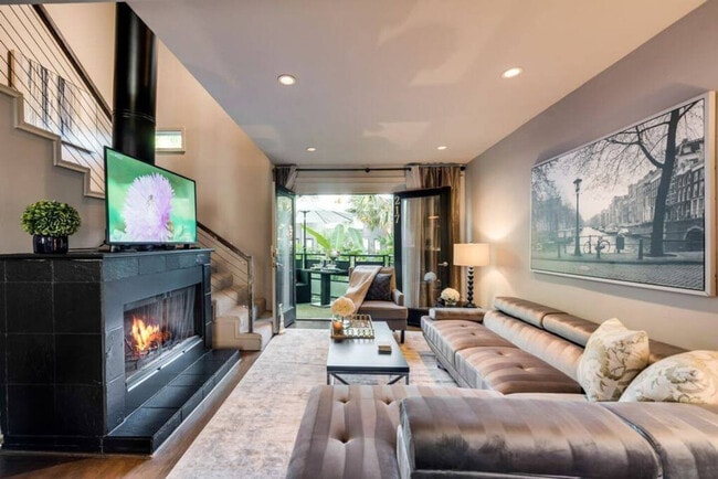 6011 Gaston Ave in Dallas, TX - Building Photo - Building Photo