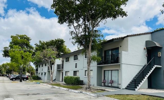 6975 NW 179th St in Hialeah, FL - Building Photo
