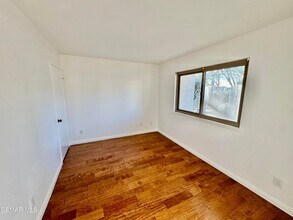 15266 Campus Park Dr, Unit Moorpark Condo in Moorpark, CA - Building Photo - Building Photo