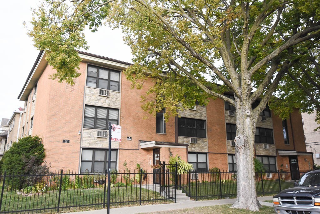 1600 W Jarvis Ave, Unit 3B in Chicago, IL - Foto de edificio