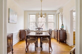 32 James St, Unit 1 in Brookline, MA - Foto de edificio - Building Photo