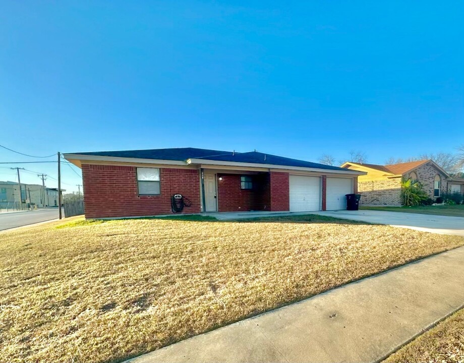 501 Colonial Ln in Killeen, TX - Building Photo