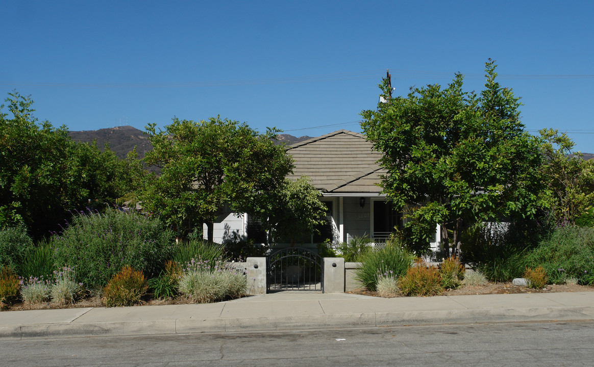 3607 Valihi Way in Glendale, CA - Foto de edificio