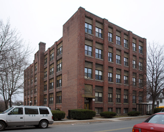 178 Sargeant St in Holyoke, MA - Building Photo - Building Photo