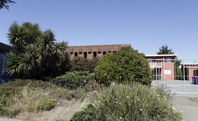 922 Carlson Blvd in Richmond, CA - Building Photo - Building Photo