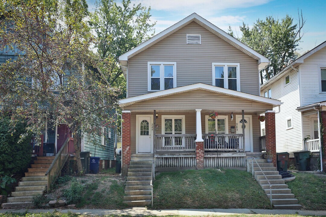 245 Clinton St in Columbus, OH - Building Photo